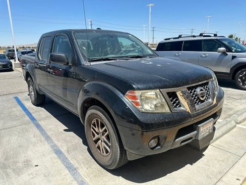 Used 2016 Nissan Frontier SV RWD image 2
