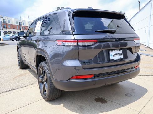 Used 2024 Jeep Grand Cherokee Altitude AWD/4WD image 3