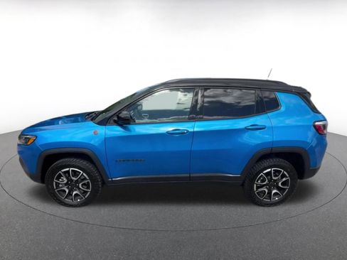 Used 2025 Jeep Compass Trailhawk image 9