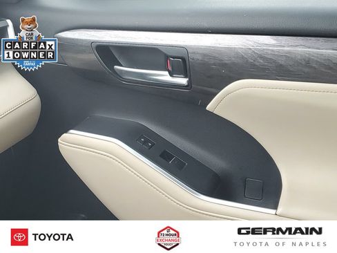 Used 2024 Toyota Highlander Limited FWD image 29