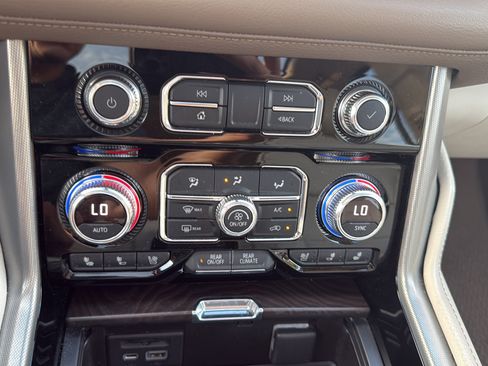 Used 2021 GMC Yukon Denali w/ Denali Ultimate Package RWD image 19