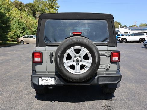 Used 2022 Jeep Wrangler Unlimited Sport image 7