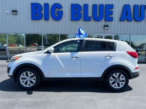 Used 2015 Kia Sportage LX FWD image 2