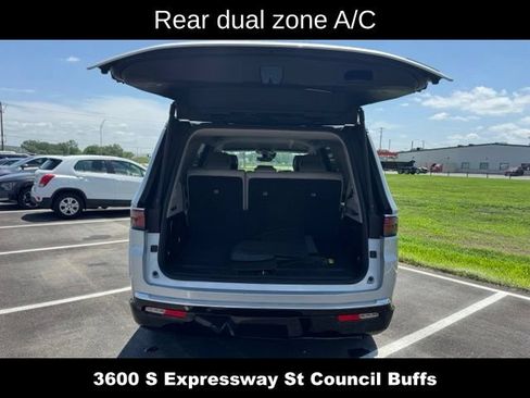 Used 2022 Jeep Wagoneer Series III w/ Rear Seat Video Group 1 RWD image 13