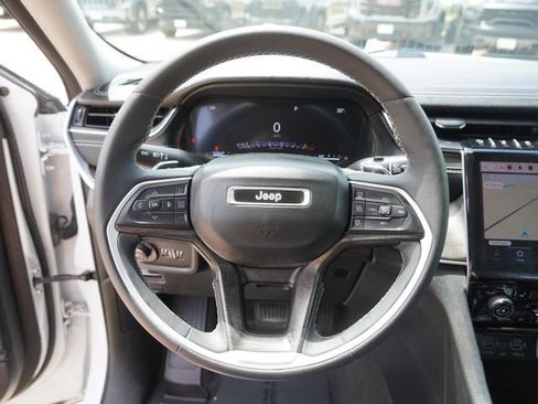 Used 2023 Jeep Grand Cherokee L Limited AWD/4WD image 27