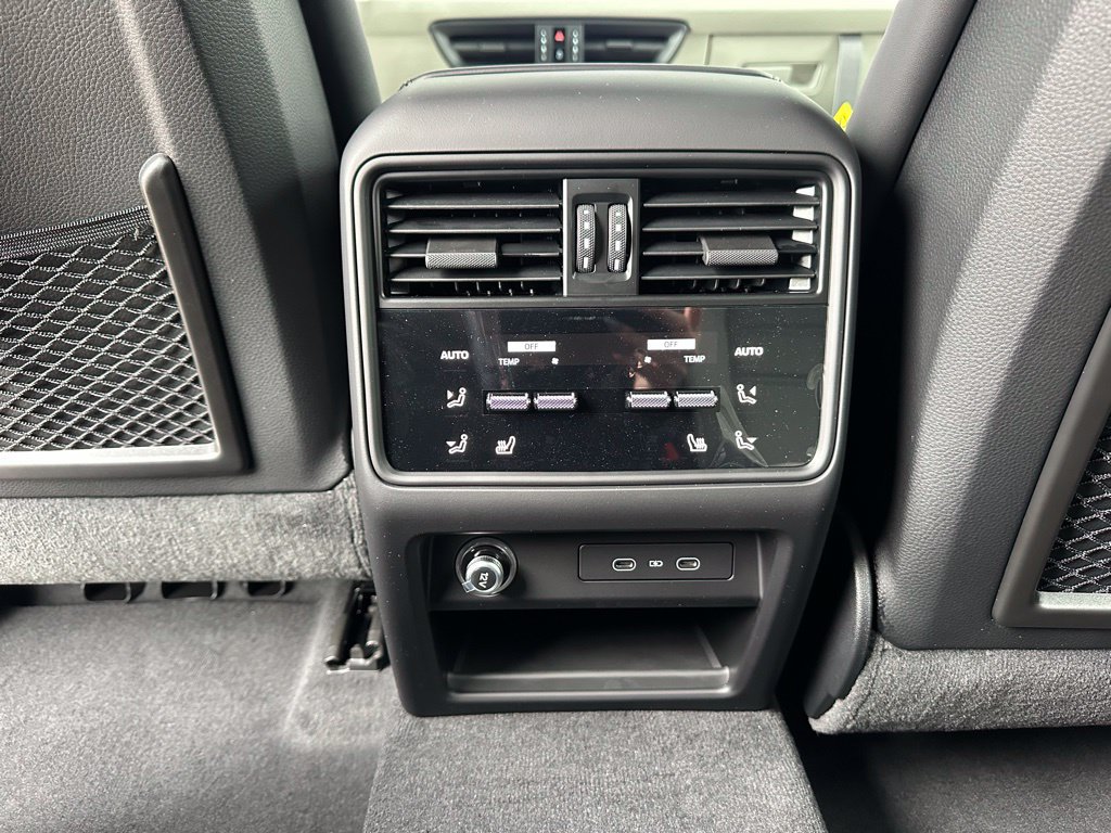 Certified 2026 Porsche Cayenne AWD/4WD image 38