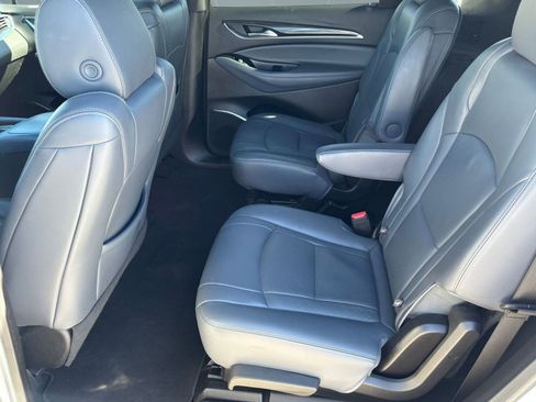 Used 2022 Buick Enclave Essence image 16