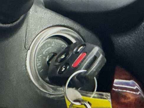 Used 2011 Subaru Outback 2.5i Limited image 18