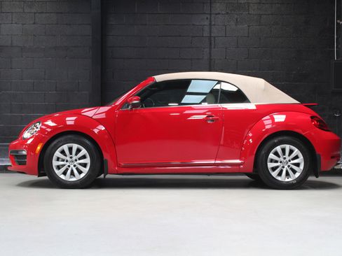 Used 2017 Volkswagen Beetle 1.8T SE FWD image 4