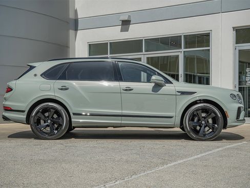 New 2025 Bentley Bentayga Extended Wheelbase image 5