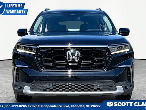 Used 2024 Honda Pilot Touring image 2