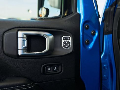 Used 2022 Jeep Wrangler Unlimited Sahara image 21