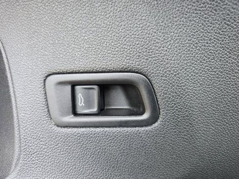 Used 2024 Volkswagen Atlas SE FWD image 30