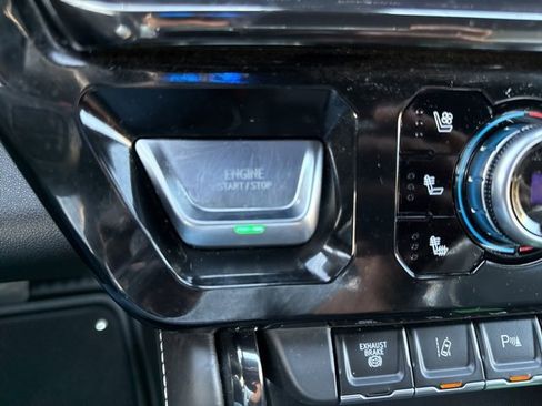 Used 2024 GMC Sierra 2500 AT4X image 20