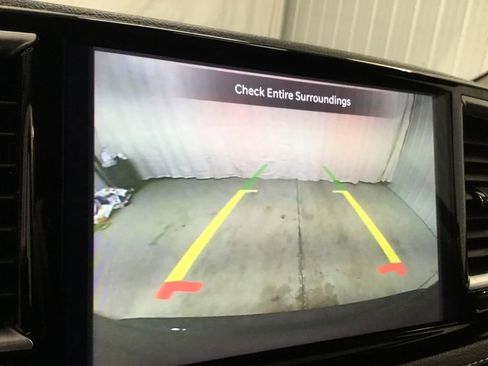 Used 2023 Chrysler Pacifica Limited image 11