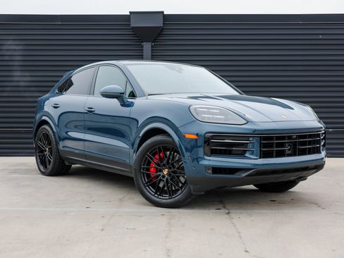 Certified 2024 Porsche Cayenne S image 9