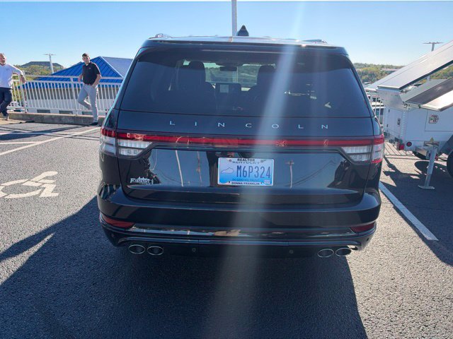 Used 2025 Lincoln Aviator AWD w/ Jet Appearance Package image 4