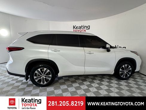 Used 2022 Toyota Highlander XLE image 4