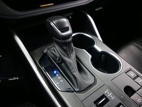 Used 2023 Toyota Highlander XLE image 22