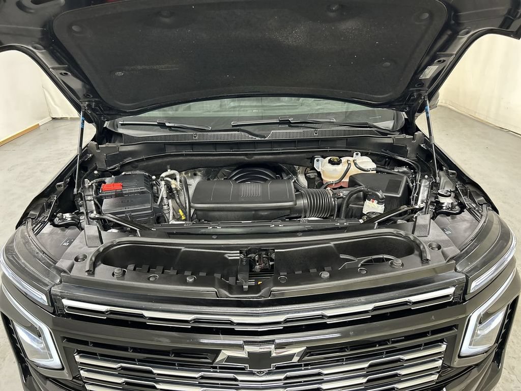 Certified 2025 Chevrolet Suburban High Country AWD/4WD image 25