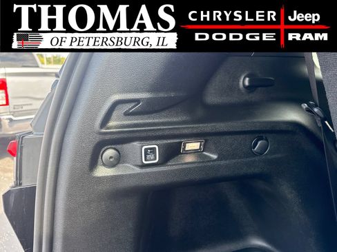 Used 2025 Jeep Grand Cherokee L Altitude AWD/4WD image 27