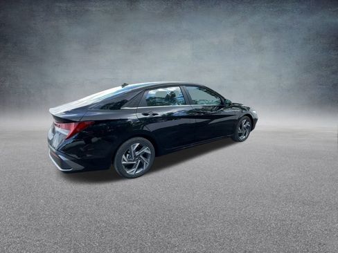 New 2025 Hyundai Elantra Limited image 22