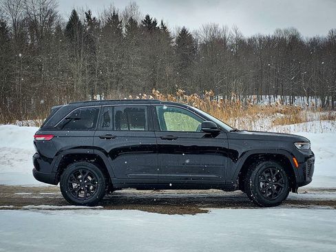 New 2026 Jeep Grand Cherokee Altitude AWD/4WD image 2