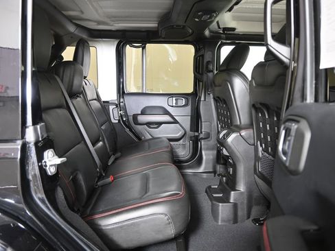 Used 2018 Jeep Wrangler Unlimited Rubicon image 16