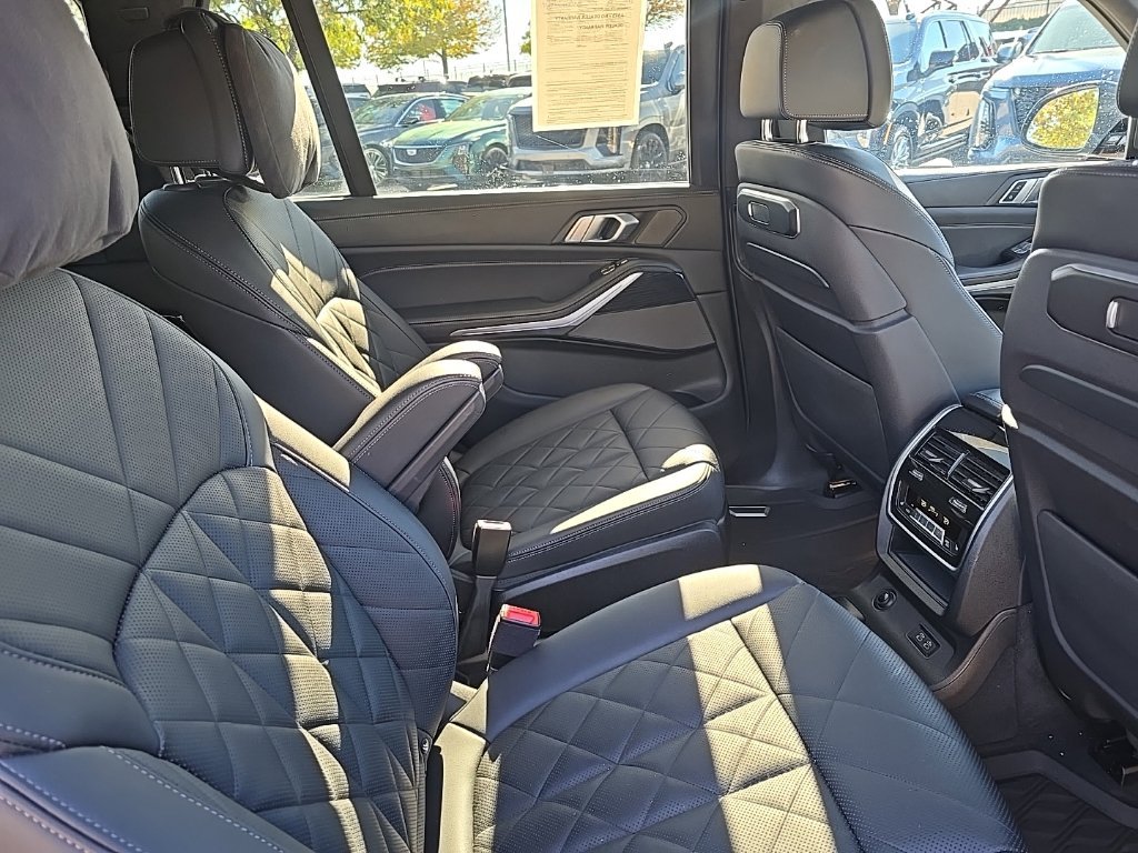 Used 2023 BMW X7 xDrive40i w/ M Sport Package AWD/4WD image 12
