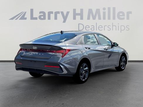 New 2026 Hyundai Elantra SEL Sport FWD image 7