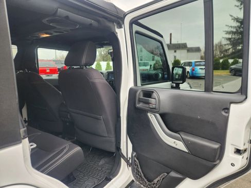 Used 2013 Jeep Wrangler Unlimited Sahara w/ Connectivity Group image 38