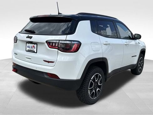 Used 2025 Jeep Compass Trailhawk AWD/4WD image 9