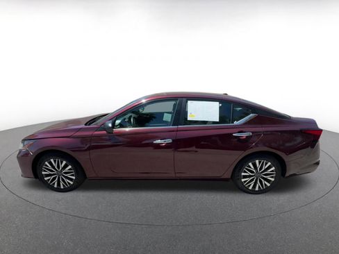 Used 2025 Nissan Altima 2.5 SV FWD image 9