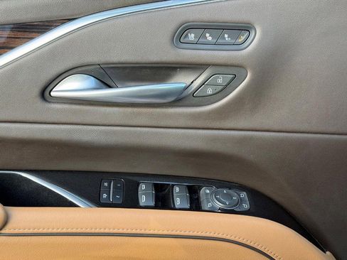 Used 2023 Cadillac Escalade Premium Luxury image 26