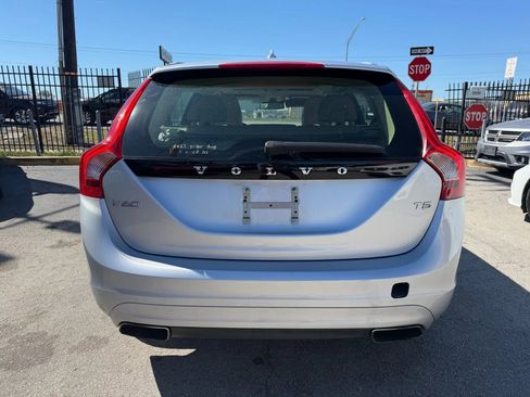 Used 2015 Volvo V60 T5 Premier image 5