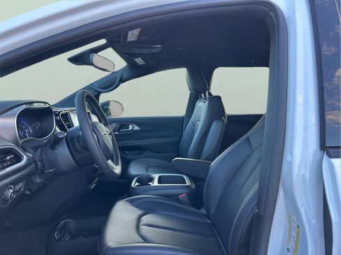New 2026 Chrysler Pacifica Select w/ S Appearance Package FWD image 24