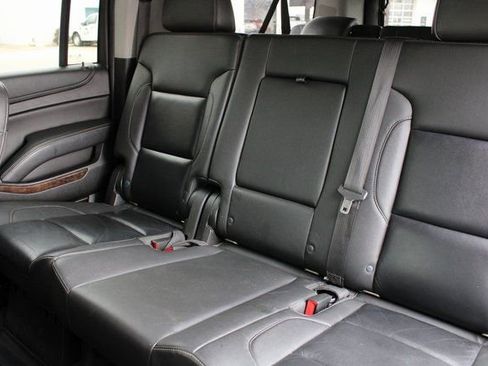 Used 2018 Chevrolet Suburban LT image 20