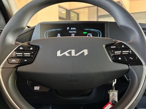 Used 2026 Kia Niro LX FWD image 25
