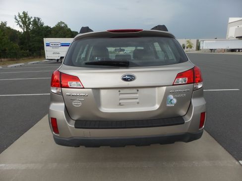 Used 2014 Subaru Outback 2.5i AWD/4WD image 8