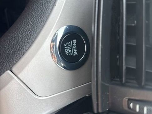 Used 2023 Ford Explorer XLT image 28