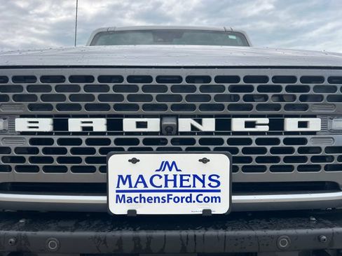 Used 2023 Ford Bronco Badlands w/ Sasquatch Package AWD/4WD image 16