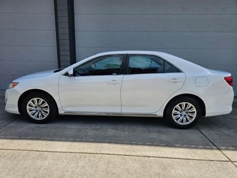 Used 2014 Toyota Camry LE image 2