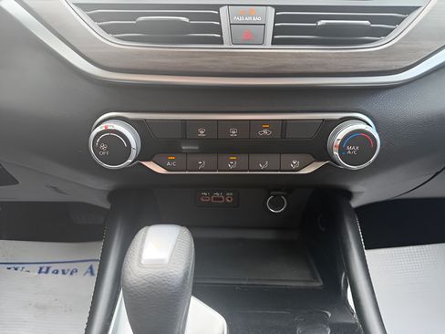 Used 2023 Nissan Altima 2.5 SV FWD image 23