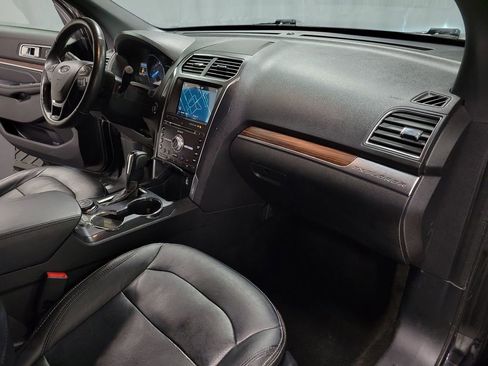 Used 2018 Ford Explorer Limited AWD/4WD image 25