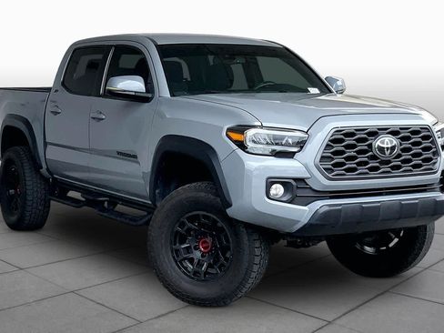 Used 2020 Toyota Tacoma TRD Off-Road AWD/4WD image 3