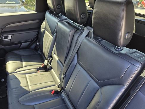 Used 2020 Land Rover Discovery HSE image 19