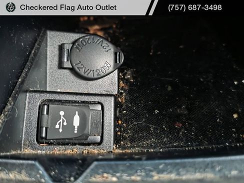 Used 2016 Toyota Camry LE image 19