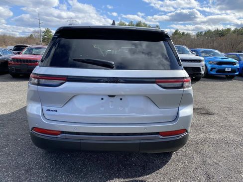 New 2026 Jeep Grand Cherokee Altitude image 4