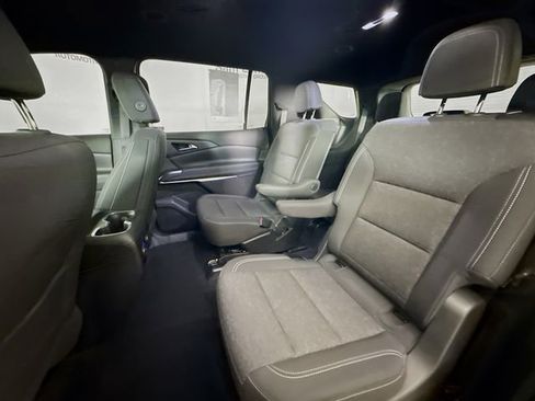 Used 2025 Chevrolet Traverse LT FWD image 26