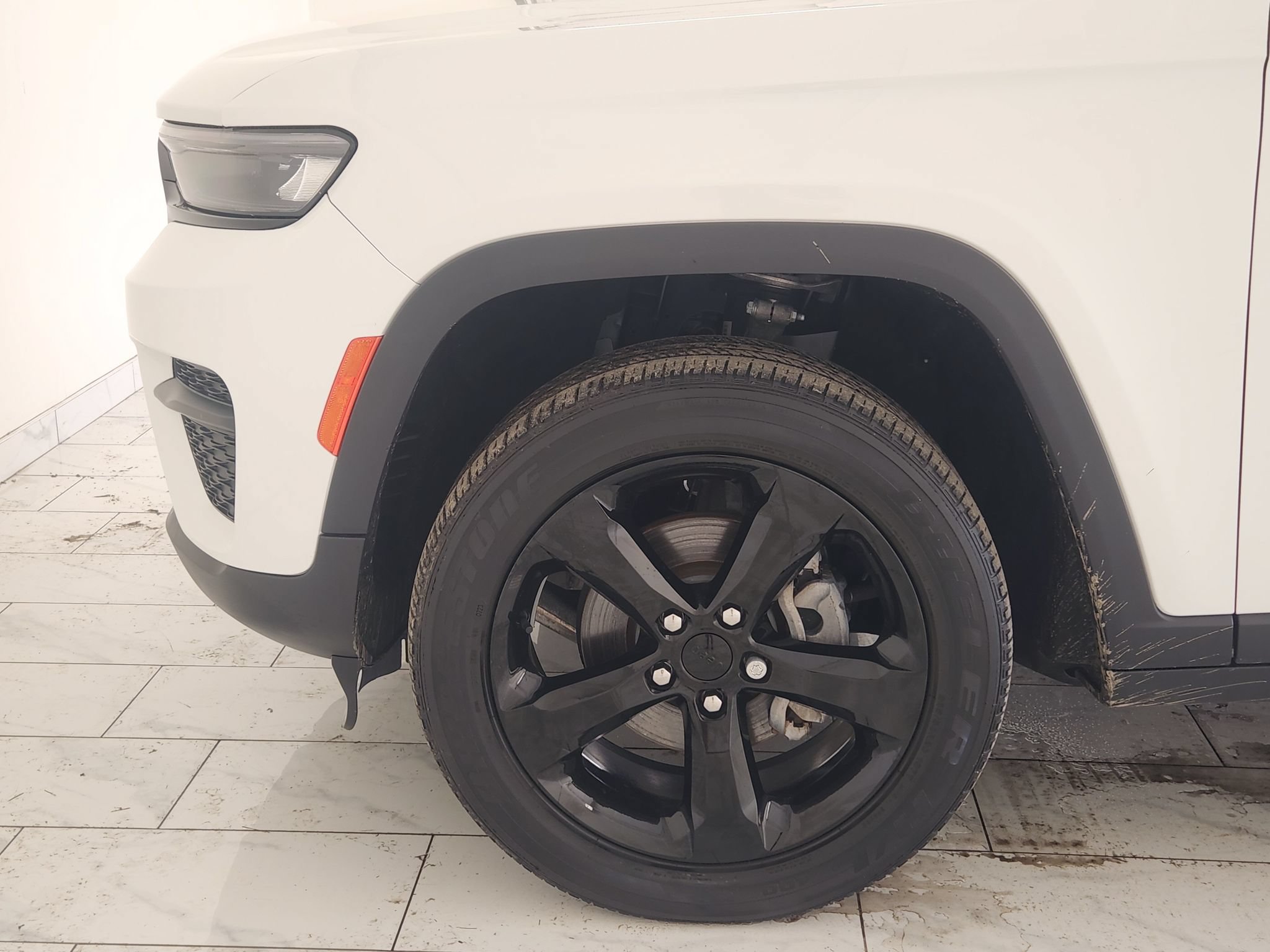 Used 2023 Jeep Grand Cherokee Altitude AWD/4WD image 8